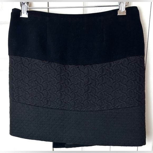 CAbi #926 Swathe Mini Wrap Skirt Black Quilted Textured Asymmetrical Knit Pocket - Picture 7 of 11